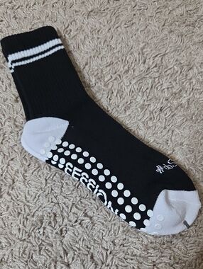 Pilates obSESSION Black & White Grip Crew Socks